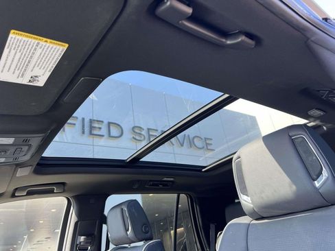 Certified 2024 Cadillac Escalade Premium Luxury image 19