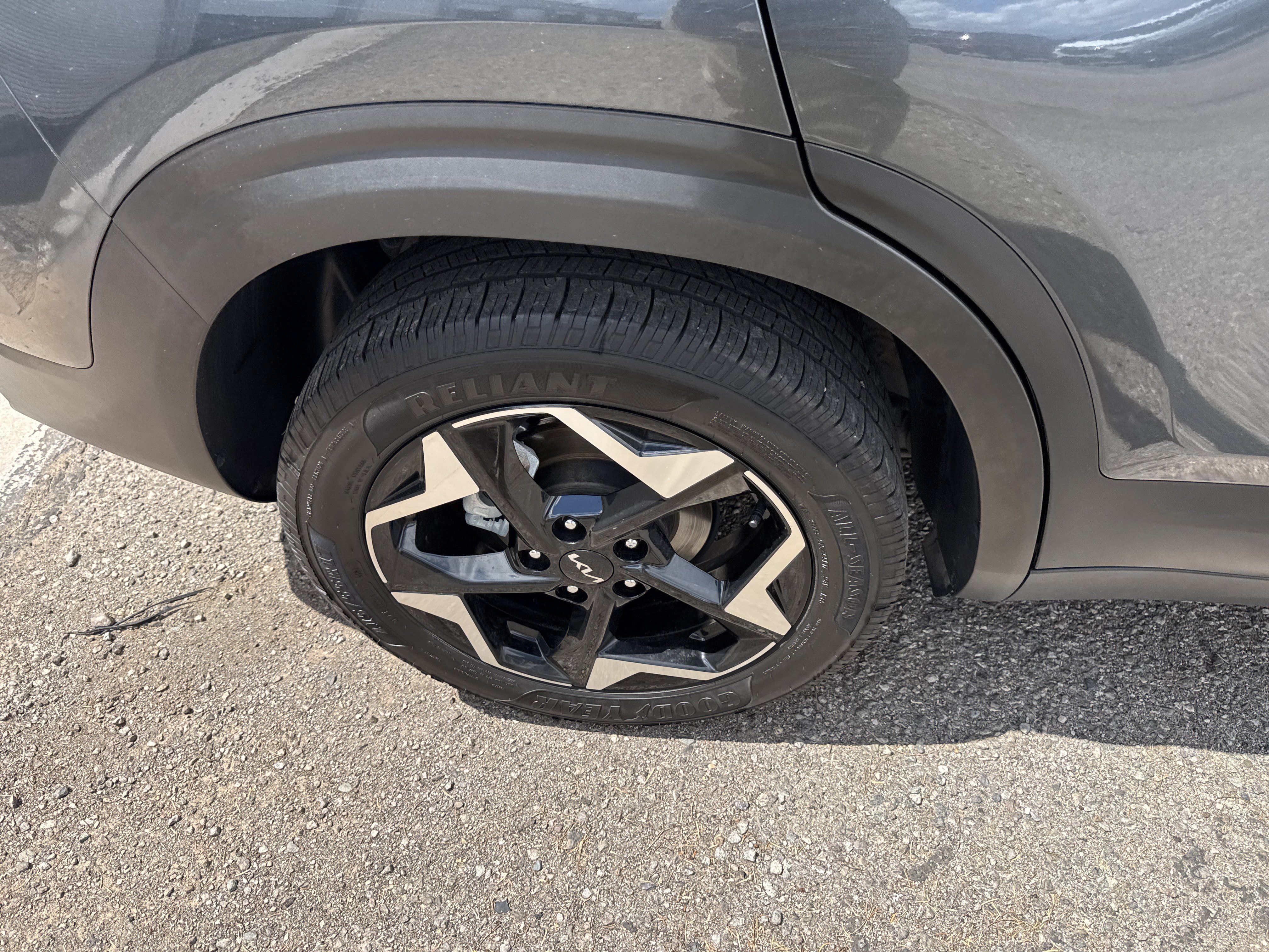 Used 2024 Kia Seltos EX FWD image 9