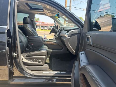 Used 2018 Chevrolet Suburban LT RWD image 24