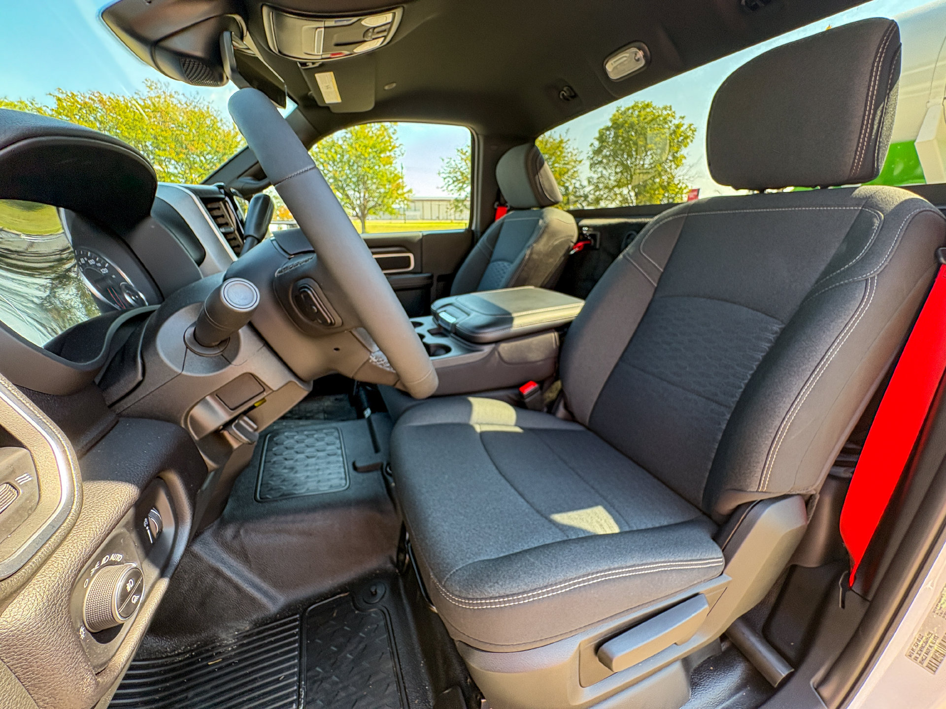Used 2025 RAM 5500 4x4 Regular Cab image 14