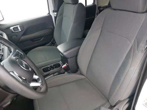 Used 2025 Jeep Wrangler Unlimited Sahara w/ Safety Group image 16