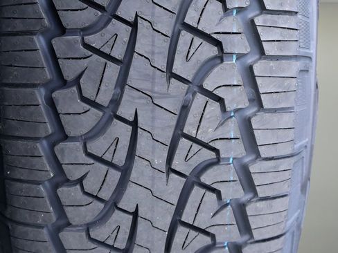 Used 2023 Chevrolet Silverado 1500 RST w/ Z71 Off-Road Package AWD/4WD image 11