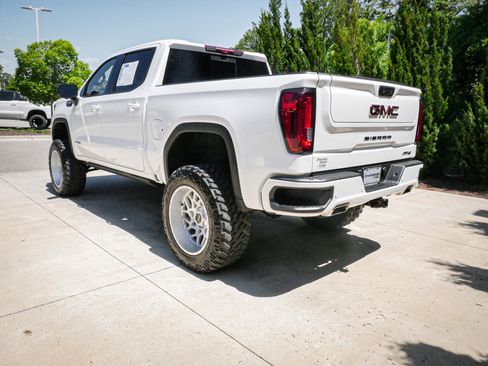 Used 2023 GMC Sierra 1500 AT4 w/ Technology Package AWD/4WD image 8