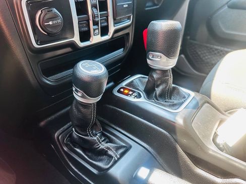 Used 2018 Jeep Wrangler Unlimited Sahara AWD/4WD image 14