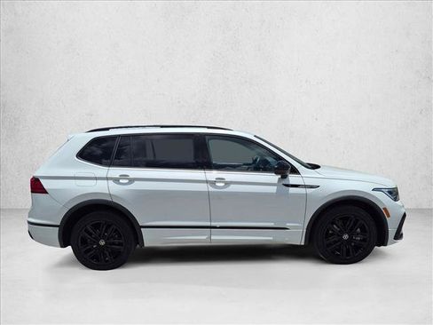 Used 2022 Volkswagen Tiguan SE R-Line FWD image 4