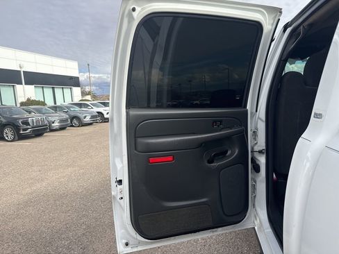 Used 2004 Chevrolet Silverado 2500 LS image 17
