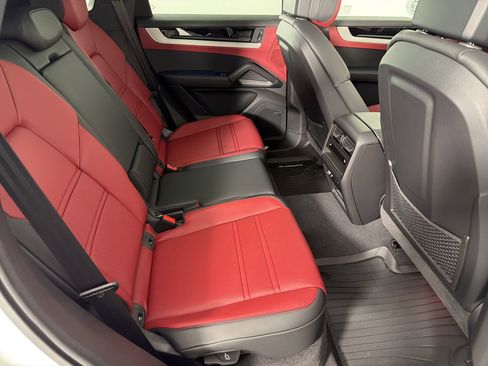 Used 2026 Porsche Cayenne image 29