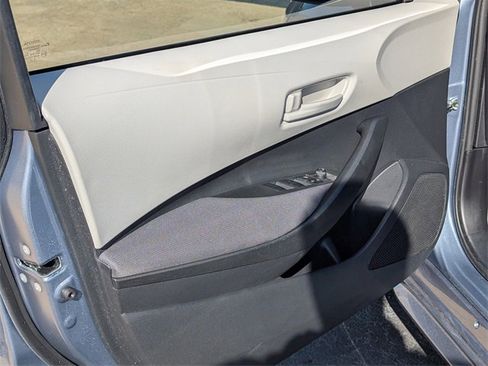 Used 2022 Toyota Corolla LE image 15