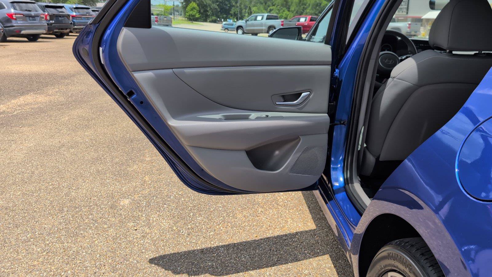 Used 2025 Hyundai Elantra SEL FWD image 14