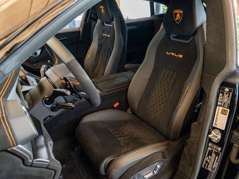 Used 2024 Lamborghini Urus Performante AWD/4WD image 13