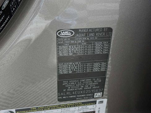 New 2025 Land Rover Discovery Dynamic SE image 30