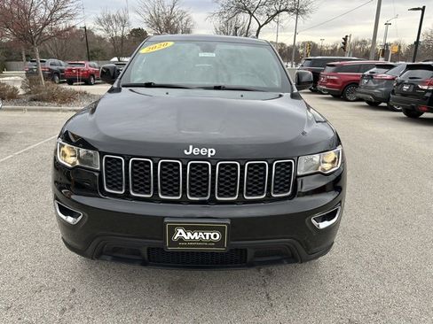 Used 2020 Jeep Grand Cherokee Laredo image 3