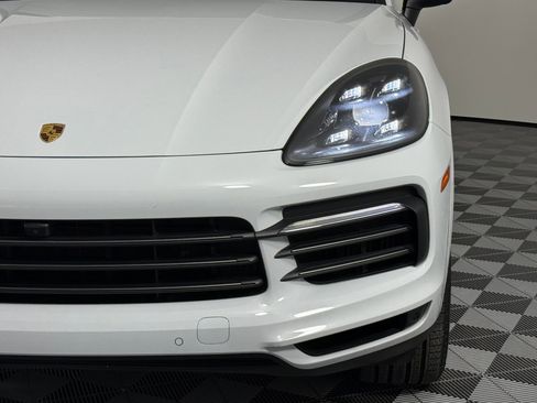 Certified 2023 Porsche Cayenne Platinum Edition image 11