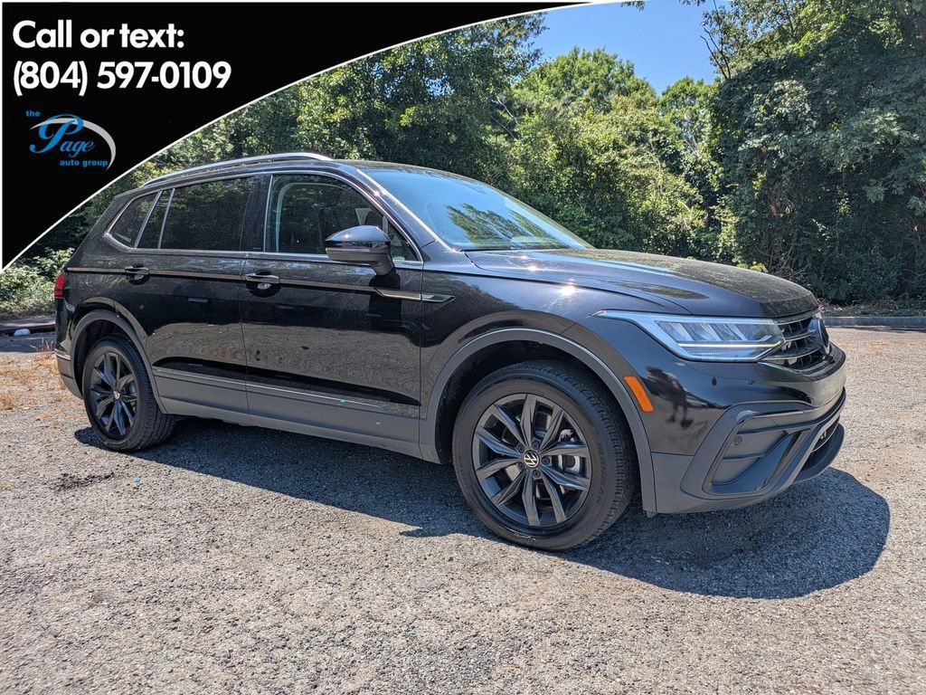 Used 2024 Volkswagen Tiguan SE FWD image 1