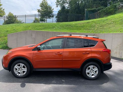 Used 2015 Toyota RAV4 LE AWD/4WD image 2