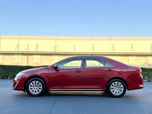 Used 2012 Toyota Camry LE image 7