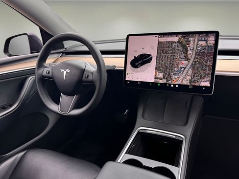 Used 2024 Tesla Model Y 2WD image 8