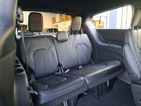 New 2026 Chrysler Pacifica Select w/ S Appearance Package image 15