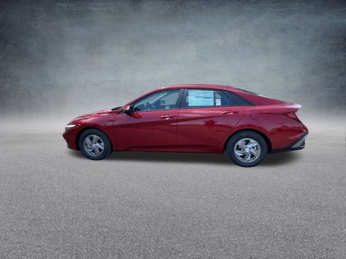 Used 2025 Hyundai Elantra SE image 15