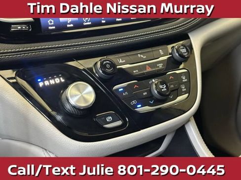Used 2023 Chrysler Pacifica Limited FWD image 29