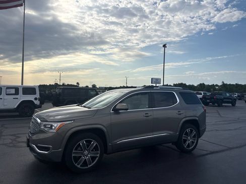 Used 2019 GMC Acadia Denali w/ Technology Package AWD/4WD image 3