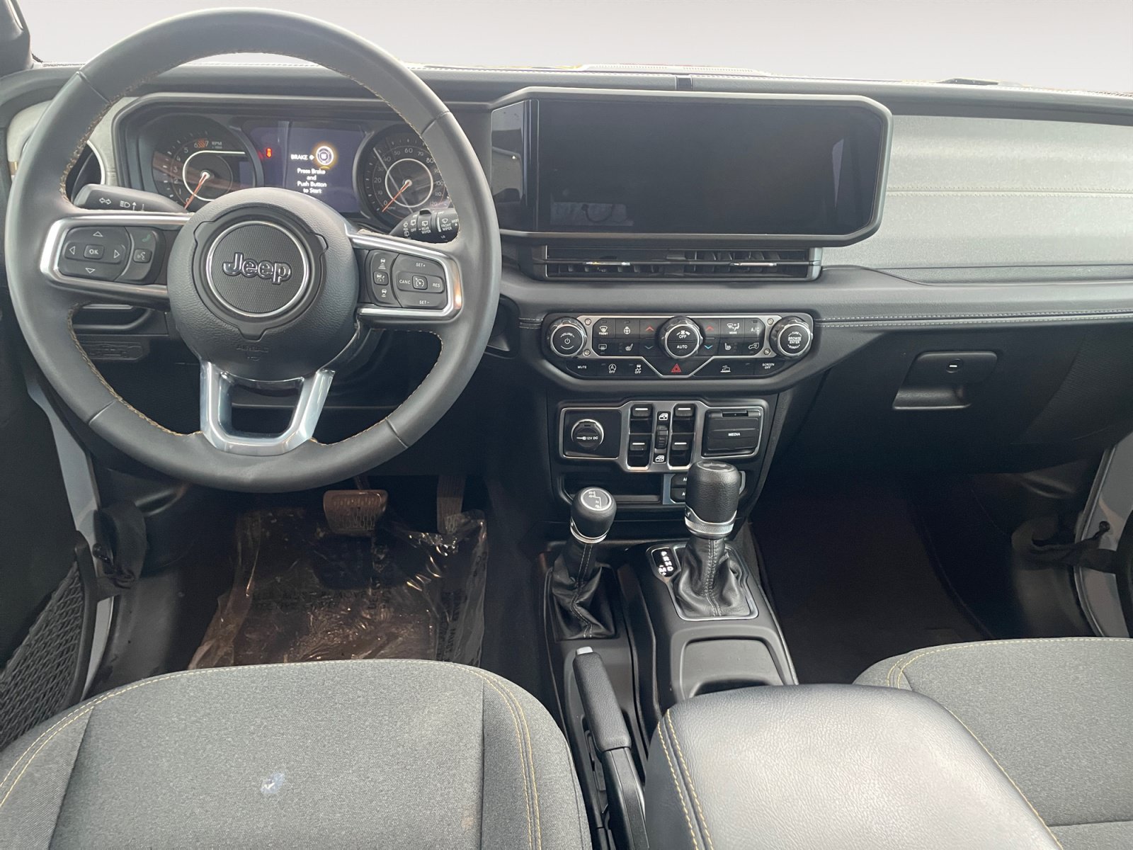 Used 2024 Jeep Wrangler Unlimited Sahara AWD/4WD image 10