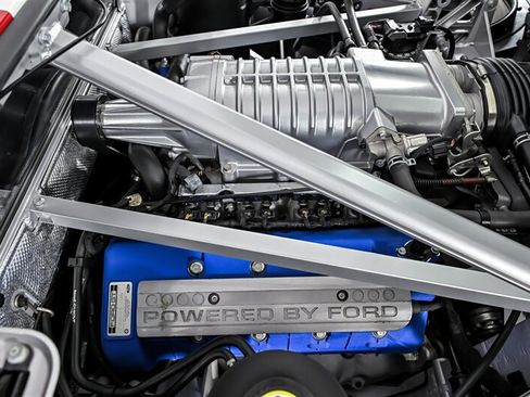Used 2005 Ford GT RWD image 21