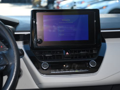 Certified 2025 Toyota Corolla LE image 15