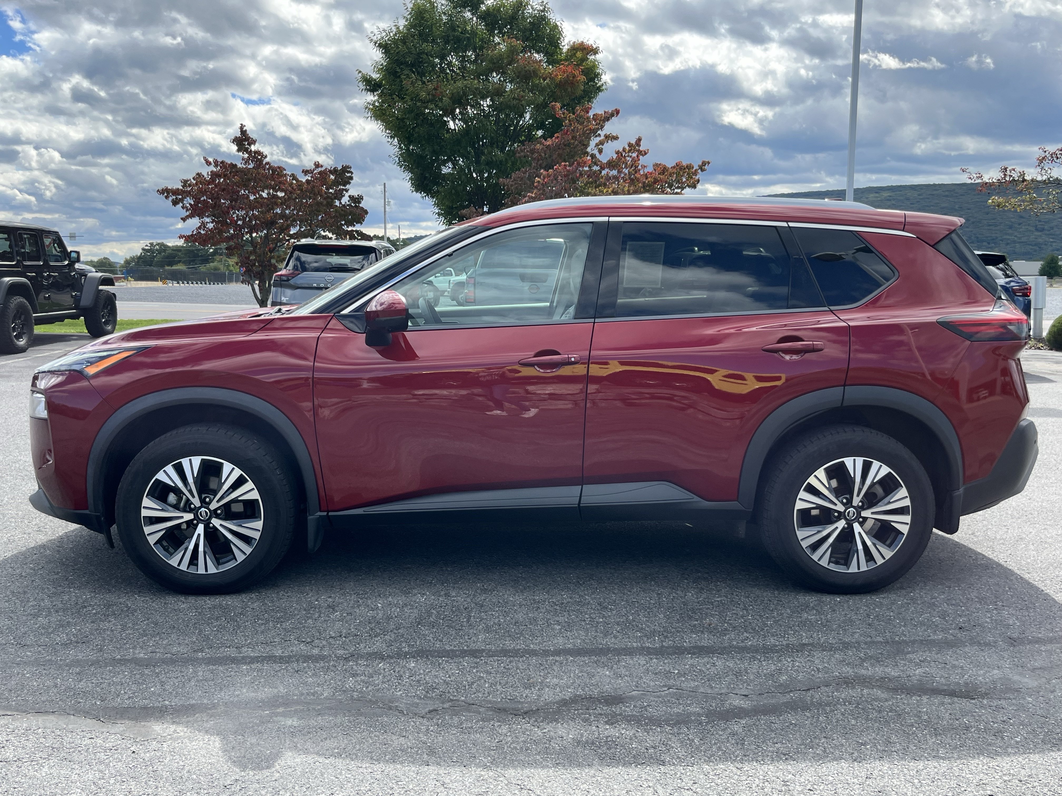 Used 2021 Nissan Rogue SV w/ Premium Package AWD/4WD image 8