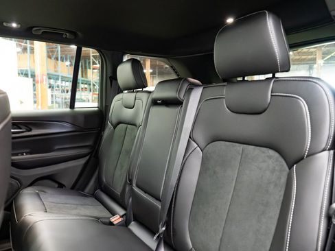 New 2025 Jeep Grand Cherokee 4WD image 27