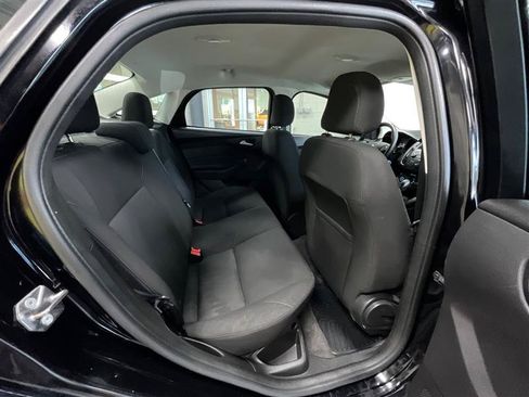 Used 2018 Ford Focus SE FWD image 23