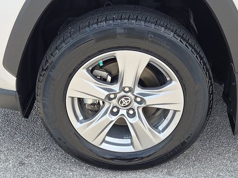 Used 2024 Toyota RAV4 LE AWD/4WD image 7