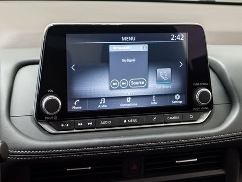 Used 2023 Nissan Rogue S FWD image 17
