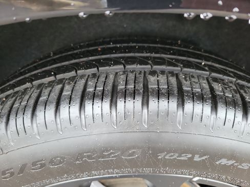 Used 2025 Chrysler Pacifica Limited image 30