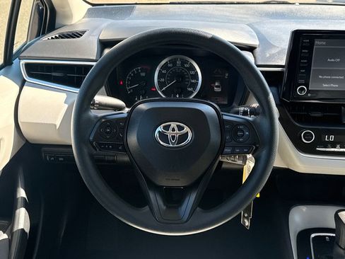 Used 2022 Toyota Corolla LE image 12