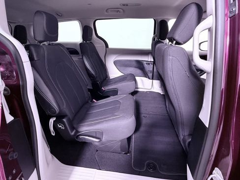 Used 2023 Chrysler Voyager LX FWD image 20