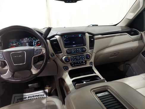 Used 2018 GMC Yukon Denali AWD/4WD image 9