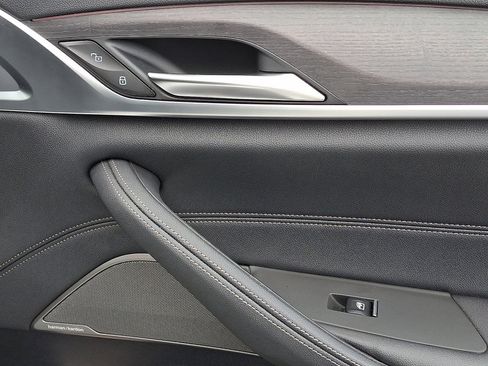 Used 2023 BMW 540i xDrive w/ Premium Package image 10