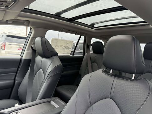 Used 2026 Toyota Grand Highlander FWD image 35