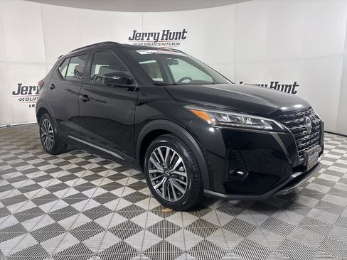 Used 2022 Nissan Kicks SR image 4