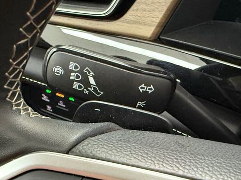 Used 2025 Volkswagen Atlas SE FWD image 15