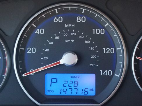 Used 2011 Hyundai Santa Fe Limited AWD/4WD image 4