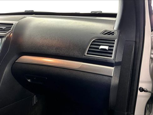 Used 2018 Ford Explorer XLT w/ Equipment Group 202A image 18