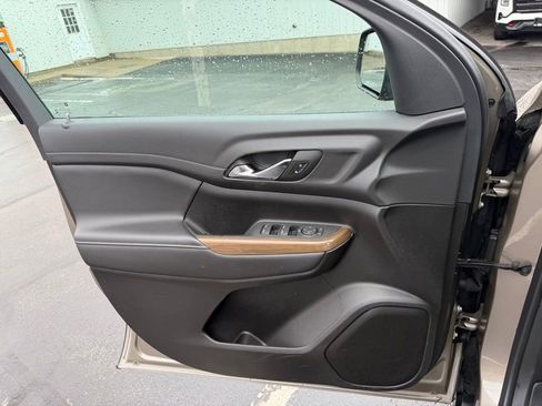 Used 2023 GMC Acadia SLE AWD/4WD image 8