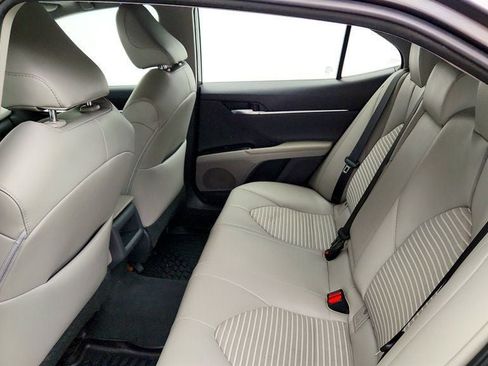 Used 2018 Toyota Camry SE w/ Moonroof Package FWD image 21