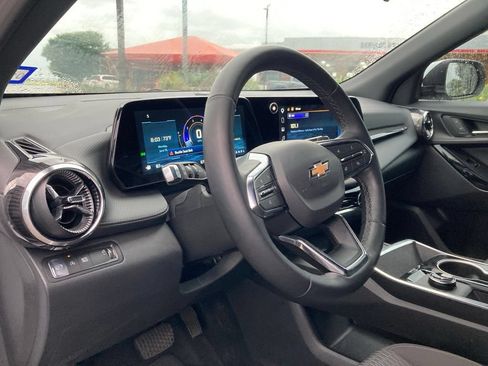 Used 2026 Chevrolet Equinox LT FWD image 9