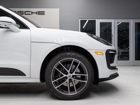 Certified 2026 Porsche Macan AWD/4WD image 11