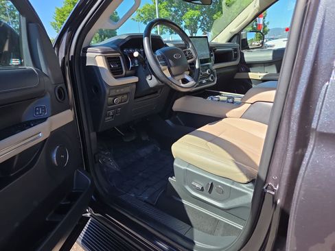 Used 2024 Ford Expedition Limited AWD/4WD image 10