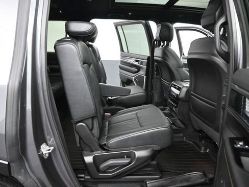 Used 2023 Jeep Wagoneer Series II AWD/4WD image 25