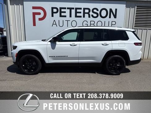 Used 2025 Jeep Grand Cherokee L Limited w/ Black Appearance Package AWD/4WD image 3